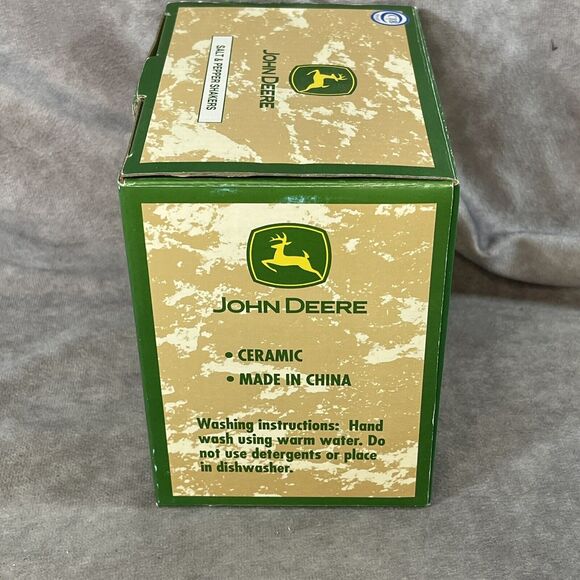vintage john deere Tractor salt and pepper shakers New In Box - Picture 3 of 6